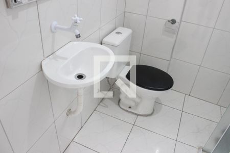 Banheiro de apartamento para alugar com 1 quarto, 28m² em Centro, São Vicente