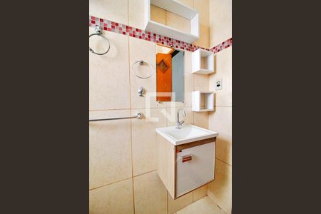 Casa de condomínio à venda com 170m², 2 quartos e 1 vagaBanheiro