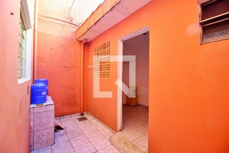 Casa de condomínio à venda com 170m², 2 quartos e 1 vagaQuintal