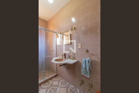 Casa à venda com 345m², 4 quartos e 3 vagasBanheiro Corredor 1