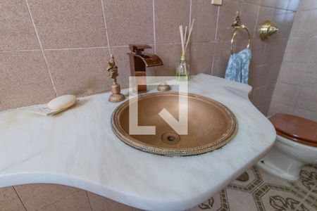 Casa à venda com 345m², 4 quartos e 3 vagasBanheiro Corredor 1