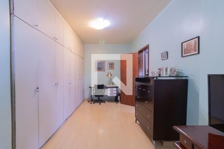 Casa à venda com 345m², 4 quartos e 3 vagasQuarto 2