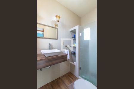 Casa à venda com 345m², 4 quartos e 3 vagasBanheiro Corredor 2