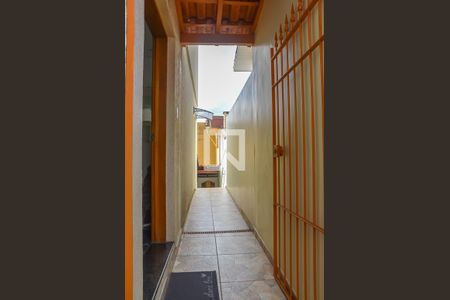 Casa à venda com 130m², 3 quartos e 2 vagasCorredor