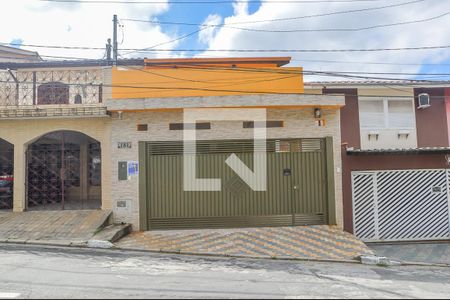 Casa à venda com 130m², 3 quartos e 2 vagasFachada