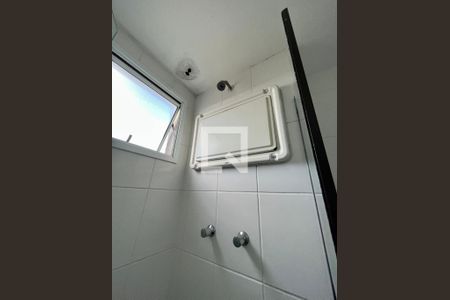 Apartamento para alugar com 56m², 2 quartos e 1 vagaDetalhe do banheiro