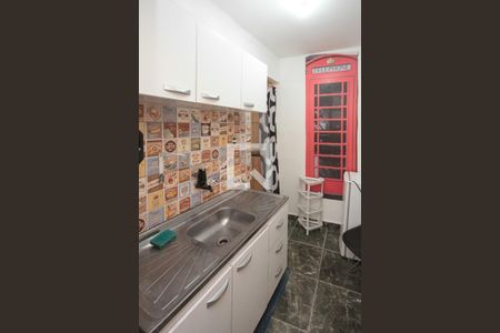 Cozinha de kitnet/studio para alugar com 1 quarto, 15m² em Jardim Avelino, São Paulo