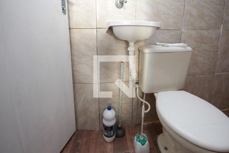 Banheiro de kitnet/studio para alugar com 1 quarto, 15m² em Jardim Avelino, São Paulo