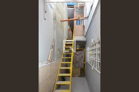 Studio para alugar com 15m², 1 quarto e sem vaga Studio para alugar com 15m², 1 quarto e sem vagaEscada