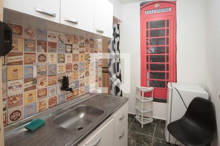 Cozinha de kitnet/studio para alugar com 1 quarto, 15m² em Jardim Avelino, São Paulo