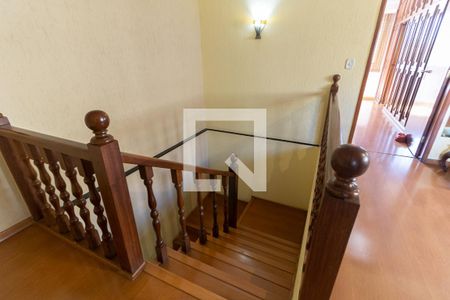 Casa à venda com 250m², 3 quartos e 3 vagasEscada