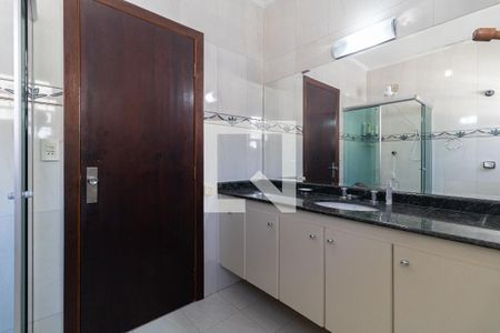 Casa à venda com 250m², 3 quartos e 3 vagasBanheiro da Suíte