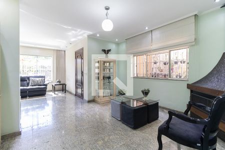 Sala de casa à venda com 3 quartos, 250m² em Vila Moinho Velho, São Paulo