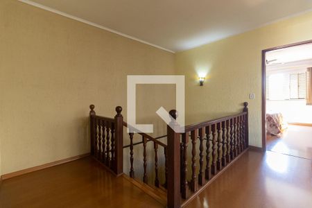 Casa à venda com 250m², 3 quartos e 3 vagasEscada