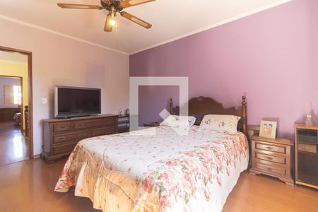 Casa à venda com 250m², 3 quartos e 3 vagasSuíte