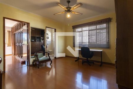 Casa à venda com 250m², 3 quartos e 3 vagasHall dos Quartos 