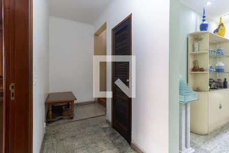 Casa à venda com 250m², 3 quartos e 3 vagasCorredor