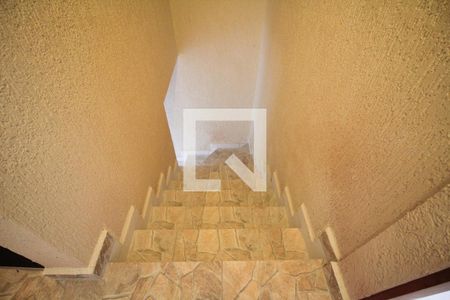 Casa para alugar com 60m², 2 quartos e 1 vagaescada aceso sala