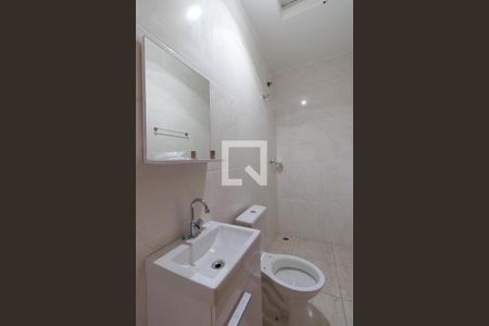Casa para alugar com 60m², 2 quartos e 1 vaga Casa para alugar com 60m², 2 quartos e 1 vagaBanheiro