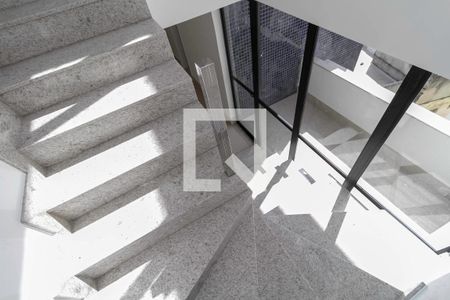 Apartamento à venda com 140m², 4 quartos e 4 vagas Apartamento à venda com 140m², 4 quartos e 4 vagasEscada