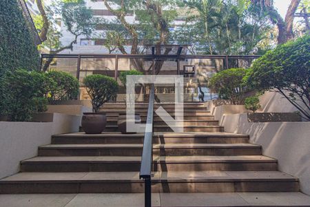 Apartamento para alugar com 500m², 6 quartos e 3 vagasEntrada