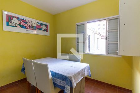 Casa à venda com 200m², 2 quartos e 2 vagas Casa à venda com 200m², 2 quartos e 2 vagasCopa A