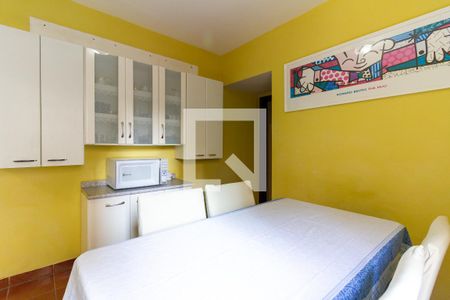 Casa à venda com 200m², 2 quartos e 2 vagas Casa à venda com 200m², 2 quartos e 2 vagasCopa A