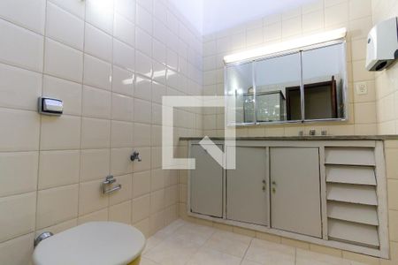 Casa à venda com 200m², 2 quartos e 2 vagas Casa à venda com 200m², 2 quartos e 2 vagasBanheiro A