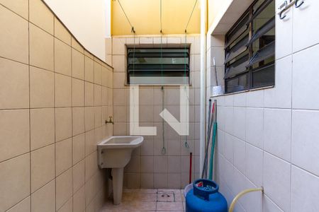 Casa à venda com 200m², 2 quartos e 2 vagas Casa à venda com 200m², 2 quartos e 2 vagasÁrea de Serviço B