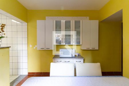 Casa à venda com 200m², 2 quartos e 2 vagas Casa à venda com 200m², 2 quartos e 2 vagasCopa A