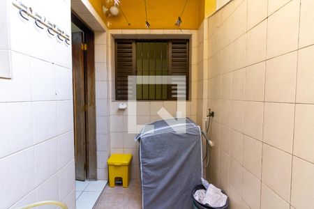 Casa à venda com 200m², 2 quartos e 2 vagas Casa à venda com 200m², 2 quartos e 2 vagasÁrea de Serviço B