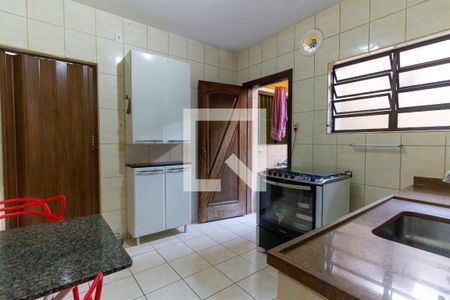 Casa à venda com 200m², 2 quartos e 2 vagas Casa à venda com 200m², 2 quartos e 2 vagasCozinha B