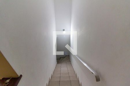Casa à venda com 200m², 2 quartos e 2 vagas Casa à venda com 200m², 2 quartos e 2 vagasEscada