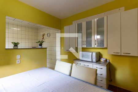 Casa à venda com 200m², 2 quartos e 2 vagas Casa à venda com 200m², 2 quartos e 2 vagasCopa A