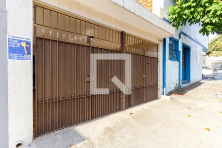 Casa à venda com 200m², 2 quartos e 2 vagas Casa à venda com 200m², 2 quartos e 2 vagasFachada