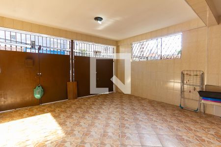 Casa à venda com 200m², 2 quartos e 2 vagas Casa à venda com 200m², 2 quartos e 2 vagasGaragem