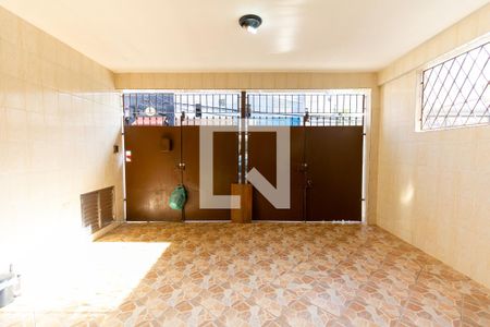 Casa à venda com 200m², 2 quartos e 2 vagas Casa à venda com 200m², 2 quartos e 2 vagasGaragem