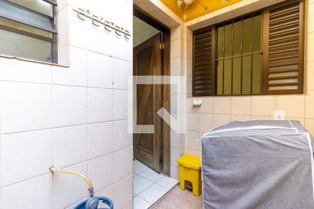 Casa à venda com 200m², 2 quartos e 2 vagas Casa à venda com 200m², 2 quartos e 2 vagasÁrea de Serviço B