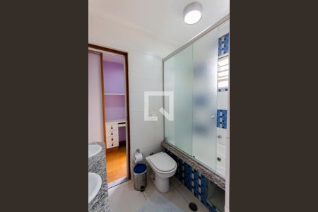 Casa à venda com 320m², 4 quartos e 4 vagasBanheiro da Suíte 1