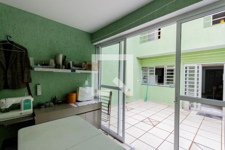 Casa à venda com 320m², 4 quartos e 4 vagasQuarto de Serviço