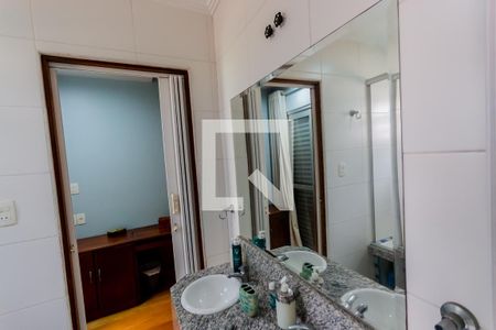 Casa à venda com 320m², 4 quartos e 4 vagasEspelho