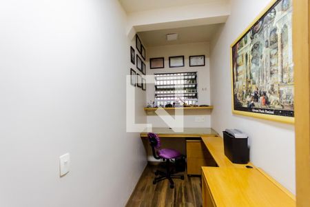 Casa à venda com 320m², 4 quartos e 4 vagasEscritório 