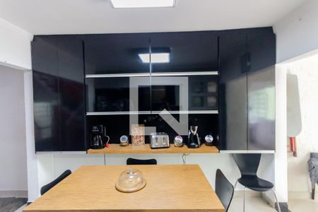 Casa à venda com 320m², 4 quartos e 4 vagasArmário