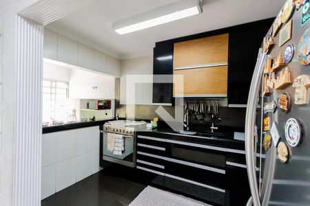 Casa à venda com 320m², 4 quartos e 4 vagasCozinha