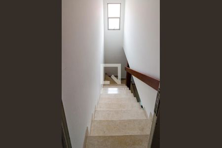 Casa à venda com 500m², 3 quartos e 2 vagasEscadas