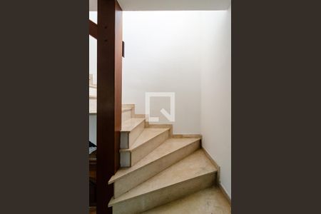 Casa à venda com 500m², 3 quartos e 2 vagasEscadas