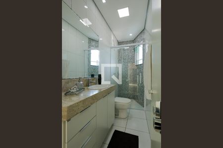 Casa à venda com 220m², 3 quartos e 6 vagasBanheiro da Suíte 1