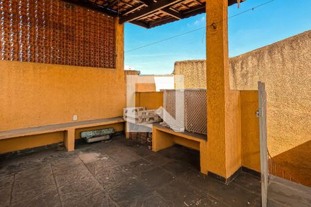 Casa à venda com 165m², 3 quartos e 2 vagasÁrea de Serviço