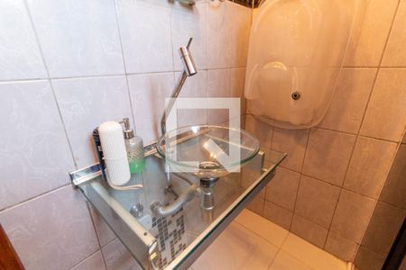 Casa à venda com 197m², 4 quartos e 3 vagasBanheiro 2