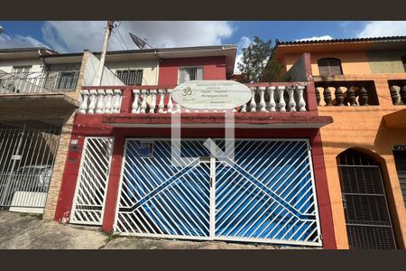 Casa à venda com 164m², 4 quartos e 1 vaga Casa à venda com 164m², 4 quartos e 1 vagaFachada